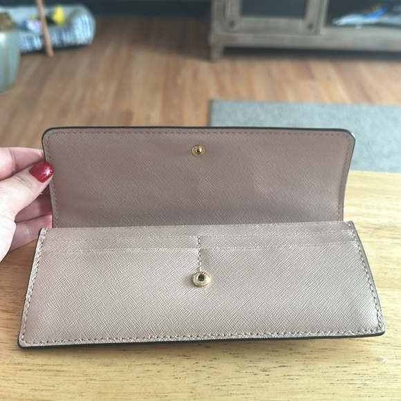 Michael Kors blush envelope, wallet - Picture 3 of 4